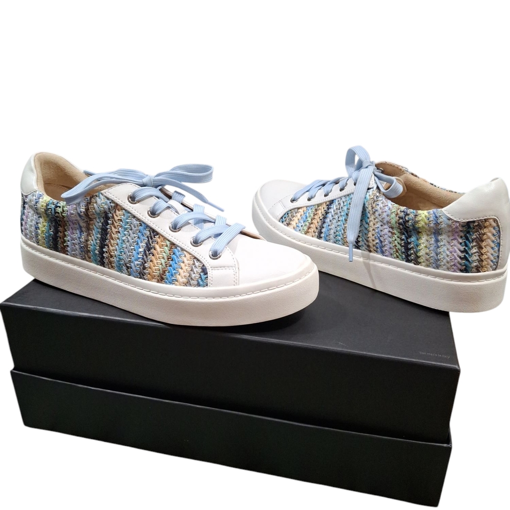 "PAVERS" Vaneli Sz.9.5, Multicolor Raffia Sneakers with White Leather Soles.
